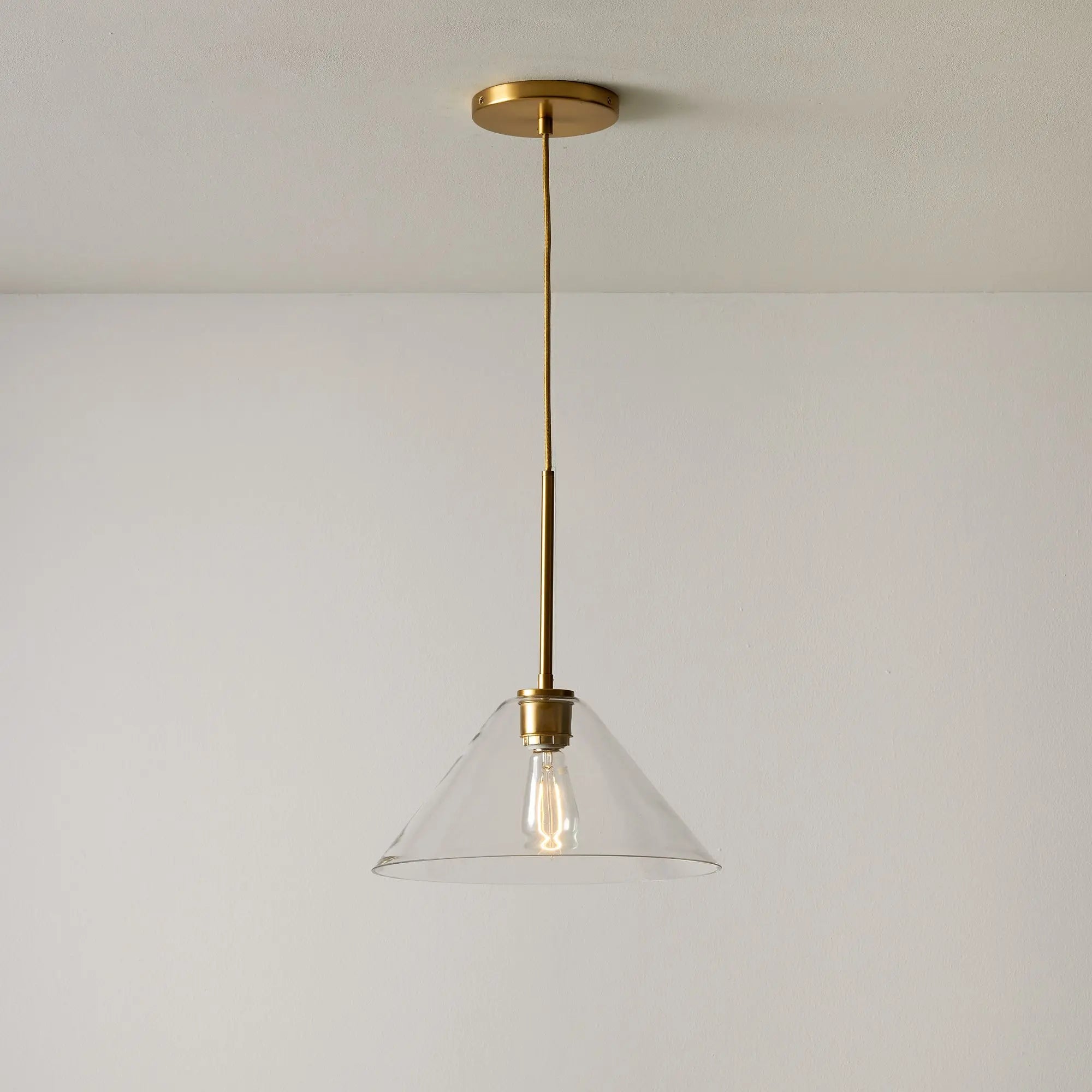 Lámpara colgante moderna de cristal cónico Sorelleku3.webp__PID:10056c19-2133-4f89-9e90-70d90b37f12f