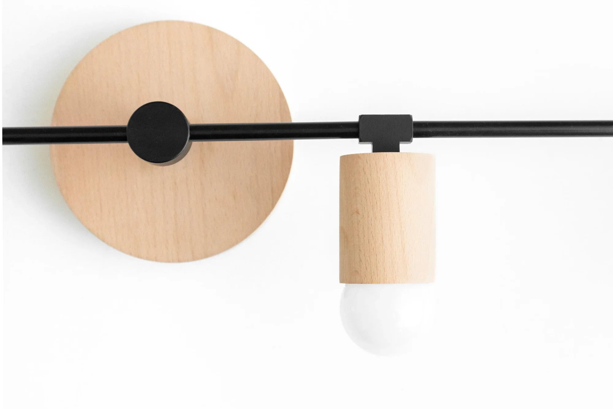Lampada da toeletta in legno rustico e minimalista detail2.webp__PID:1059eee5-49f3-4050-a636-1c62a2b8b94e