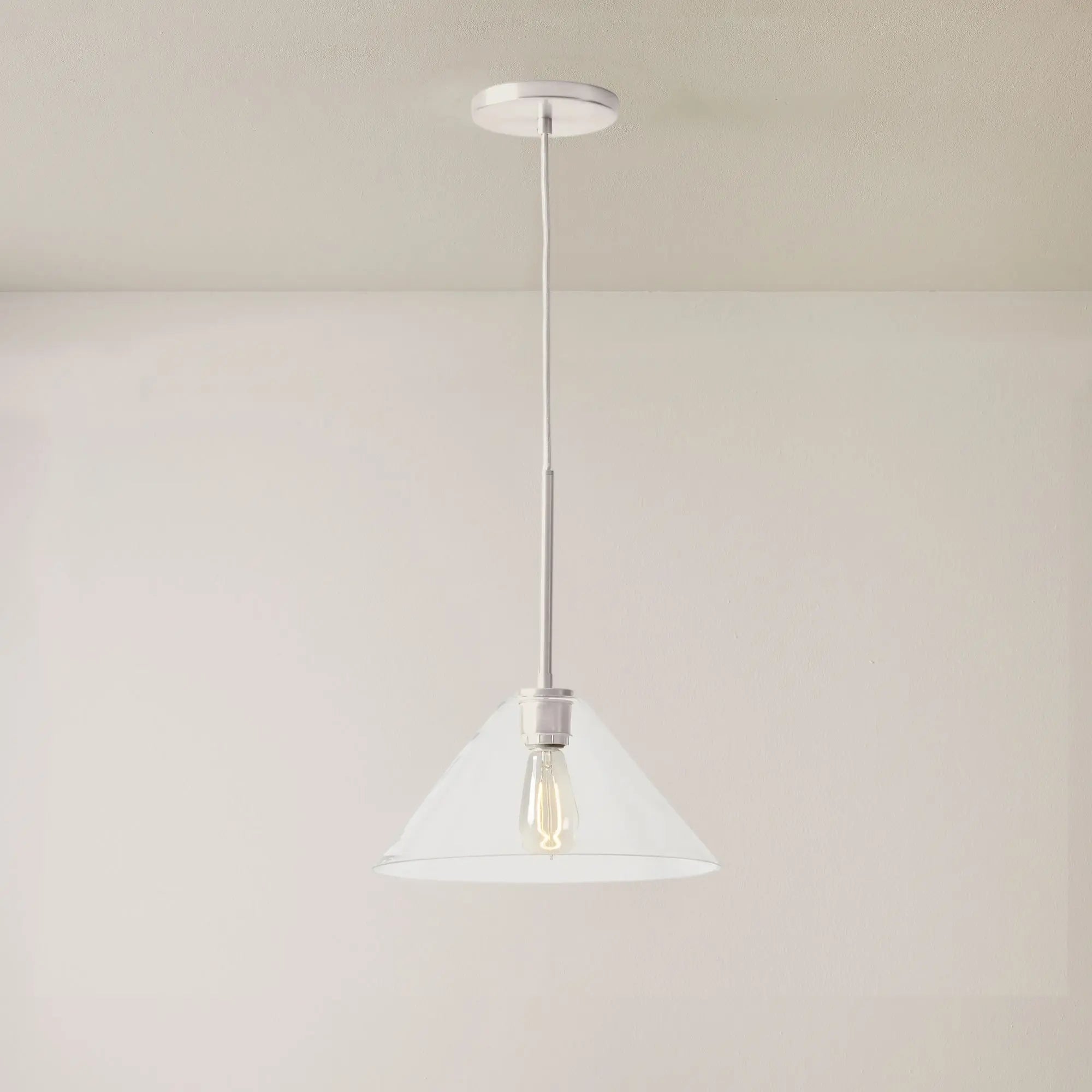 Lámpara colgante moderna de cristal cónico Sorelleku15.webp__PID:3aa22e49-9aa9-4893-869c-ef2772b646eb