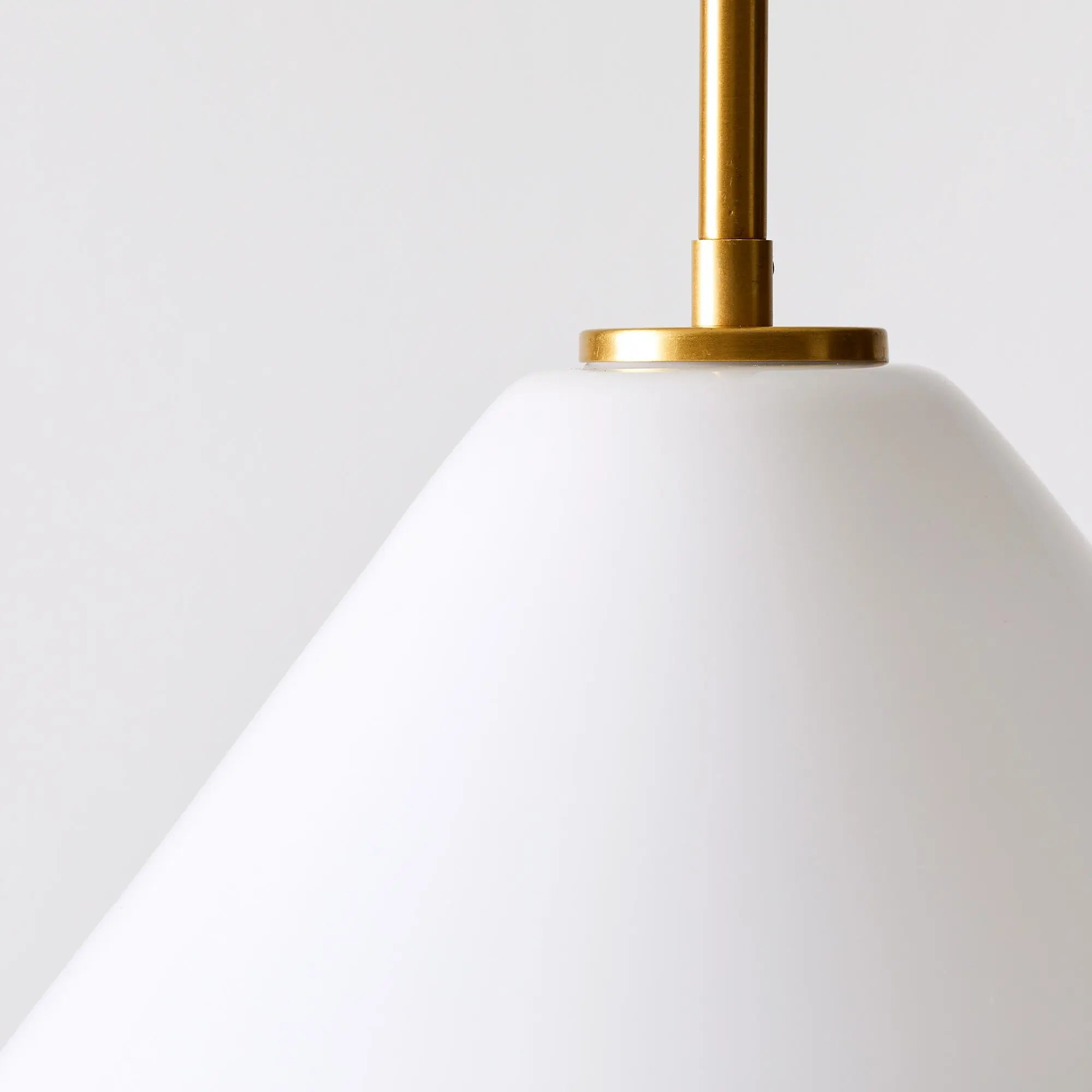 Lámpara colgante moderna de cristal cónico Sorellexj2.webp__PID:d67d1b68-72b7-4e46-ba32-f9c8b6af6cdd