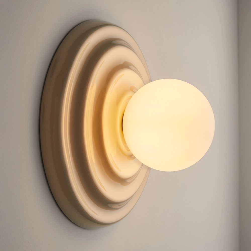 Ezrin Nordic keramische bolvormige wandlamp6.webp__PID:5fa3b806-7b5a-45fb-a0d3-d9b36d563423