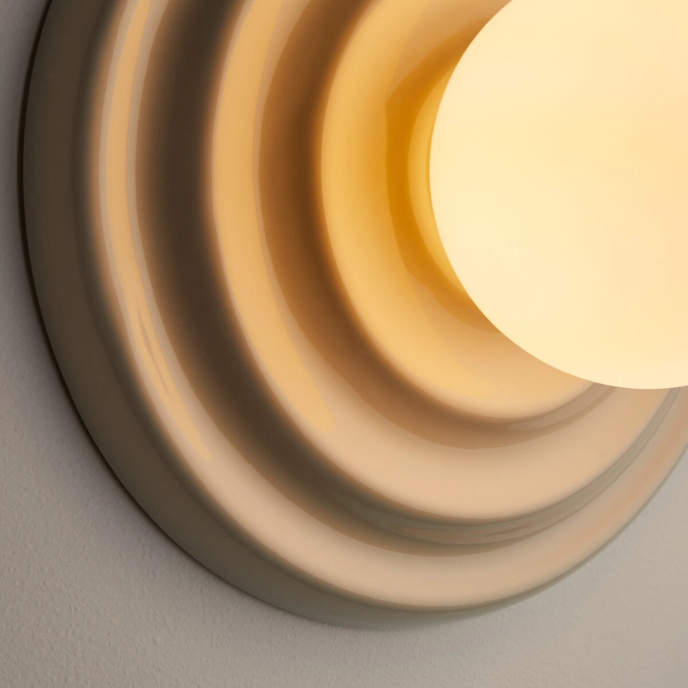 Ezrin Nordic keramische bolvormige wandlamp4.webp__PID:b8067b5a-05fb-40d3-99b3-6d563423b431