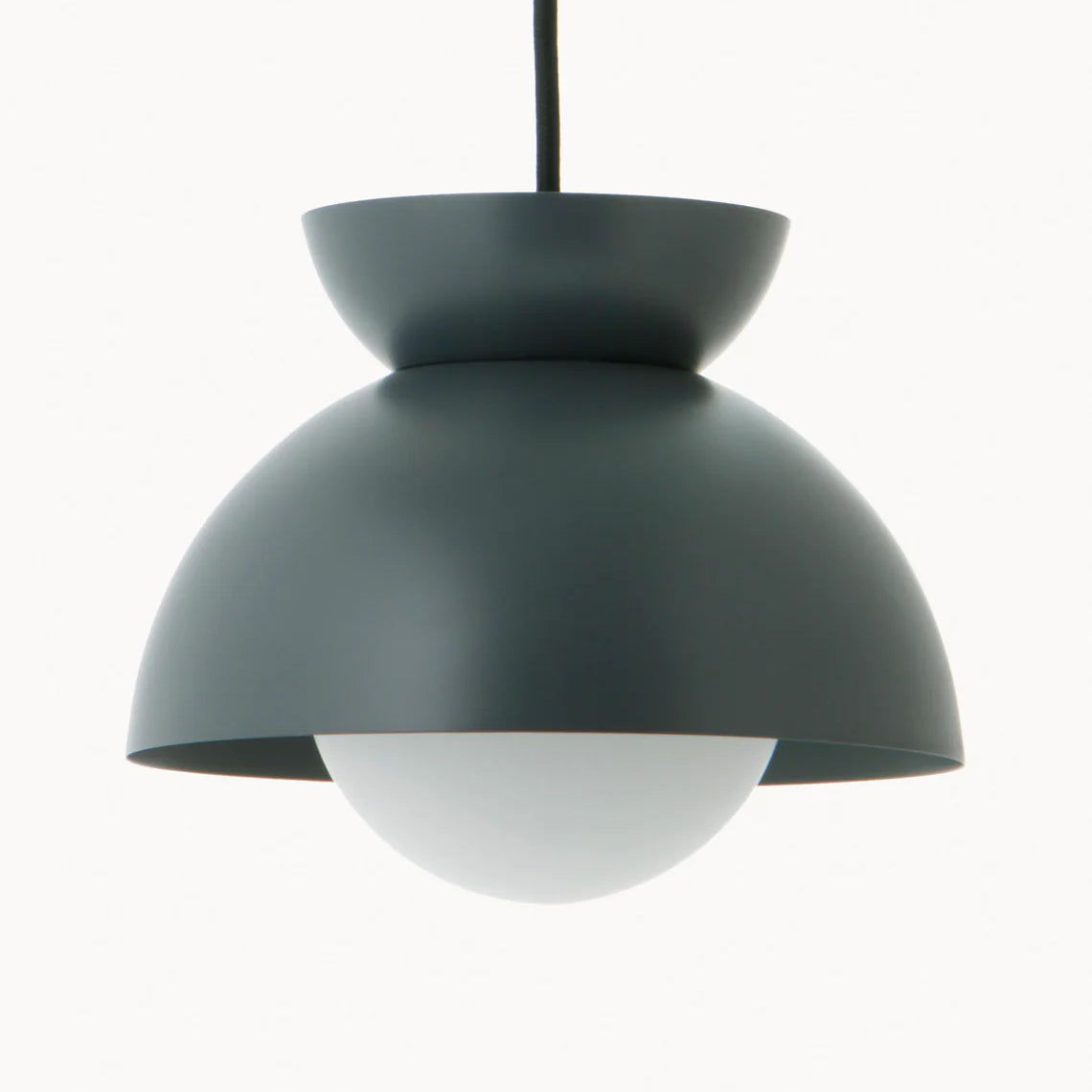 Lampada a sospensione a mezza cupola minimalista in metallo Zosia6.webp__PID:16a661a9-b1c0-4f42-ac20-f775b234a3c6