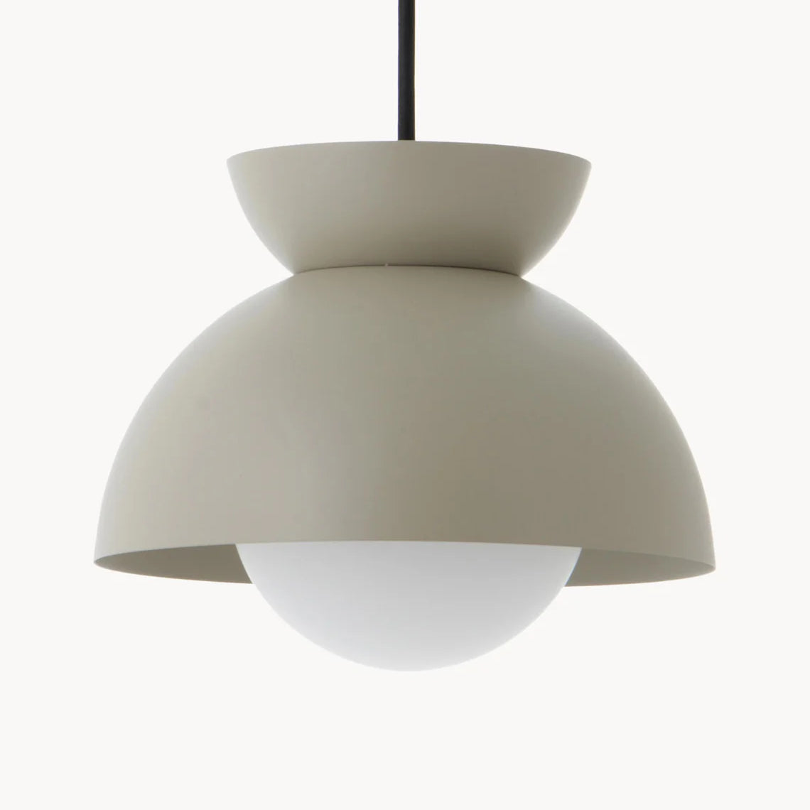 Lampada a sospensione a mezza cupola minimalista in metallo Zosia4.webp__PID:160e16a6-61a9-41c0-8f42-ac20f775b234