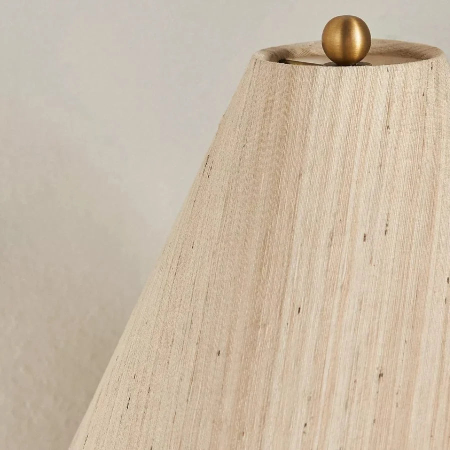 Lampe de table conique rétro en céramique et lin Plabo, détail2.webp__PID:fba43ab3-5e25-495c-ad1c-677cca4c3ca6