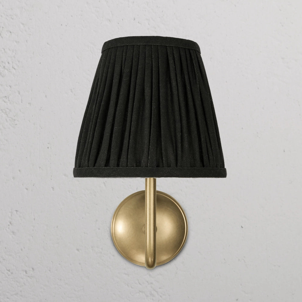 Finn veckad skärm mässingsarm vägglampa3.webp__PID:8a8209f9-1f8a-46f0-a6ce-dd9b956da439