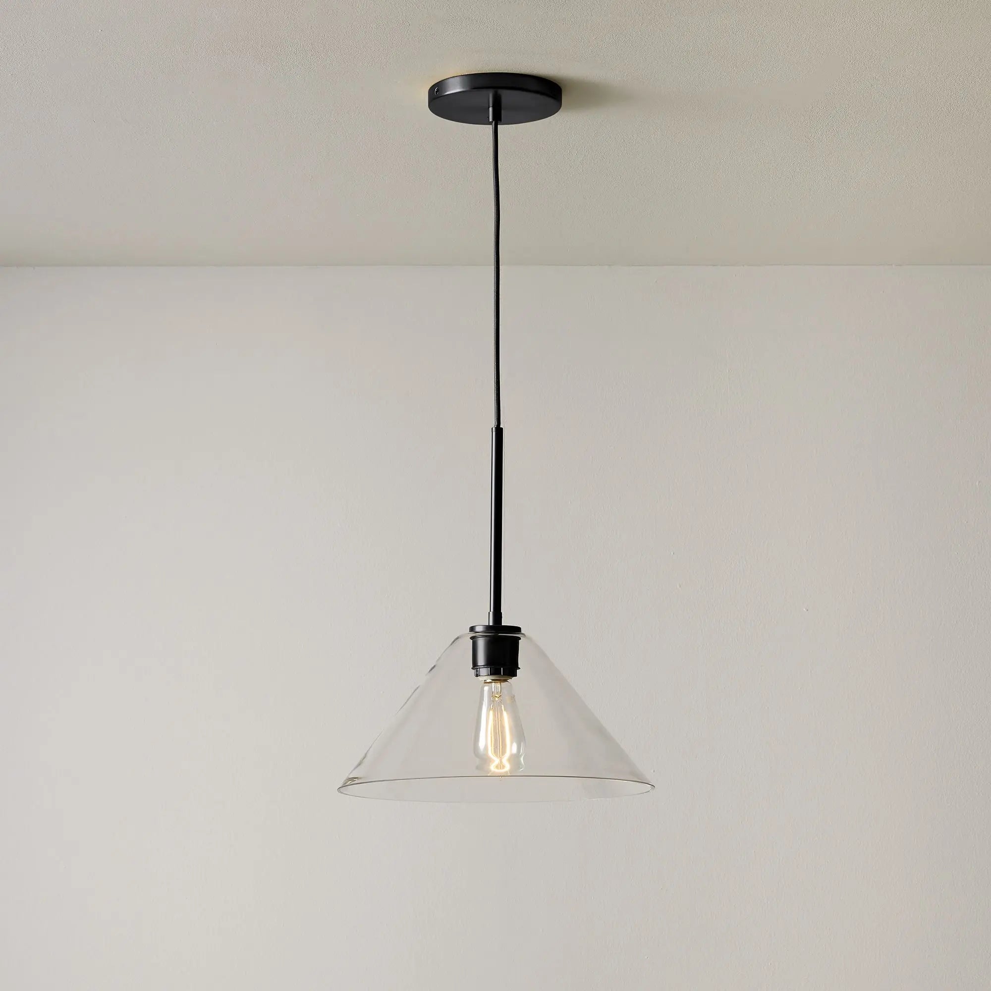 Lámpara colgante moderna de cristal cónico Sorelleku18.webp__PID:f99067f7-6b58-43cc-93c2-25185485b78c
