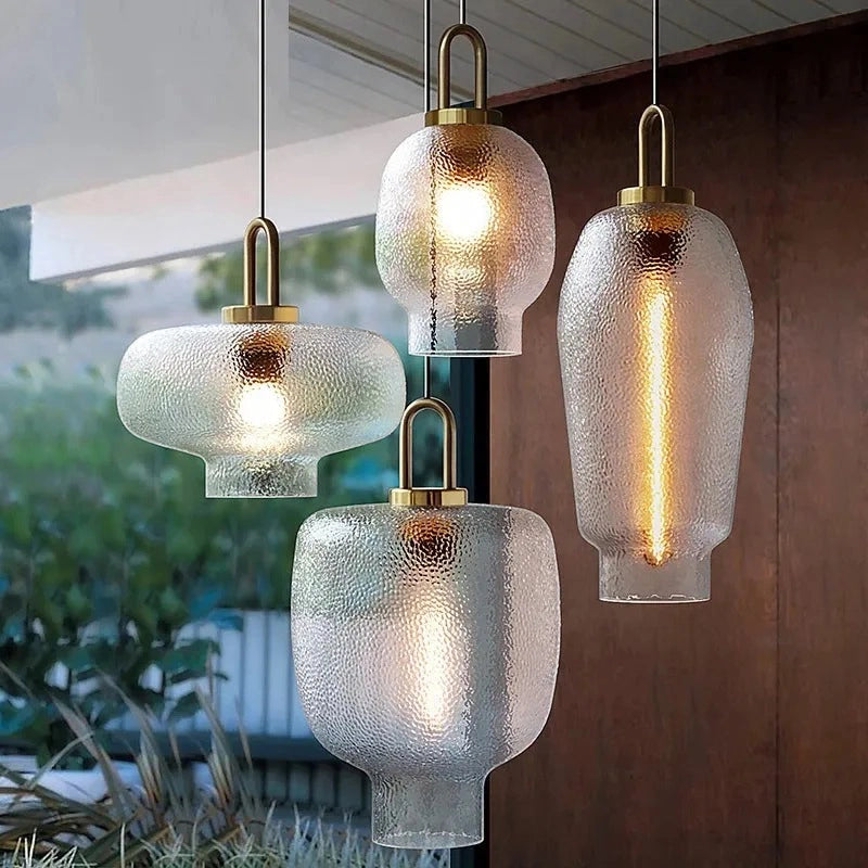 Lampada a sospensione in vetro trasparente Lena in ottone 12.webp__PID:ab940da9-139e-4385-b639-68e294f21261